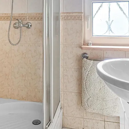 2 Bedroom Cozy In Сasa de vacaciones
